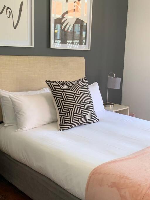 1-Bedroom Sea Point Gem - Perfect Location! Cape Town Eksteriør bilde