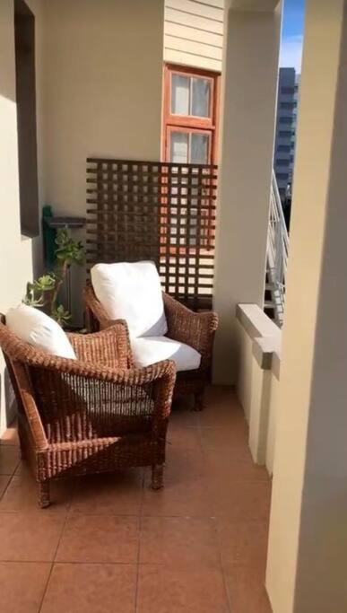 1-Bedroom Sea Point Gem - Perfect Location! Cape Town Eksteriør bilde