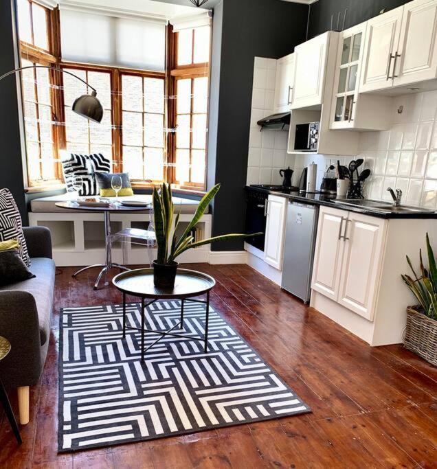 1-Bedroom Sea Point Gem - Perfect Location! Cape Town Eksteriør bilde